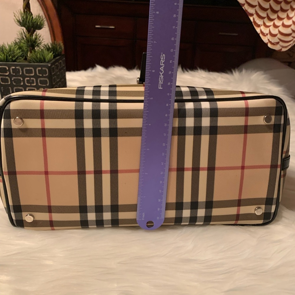 Burberry - Picture 16 of 16